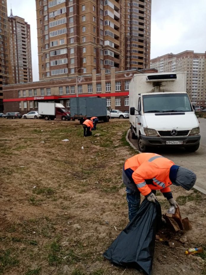 В микрорайоне Кузнечики ведутся работы по санитарной очистке территории В микрорайоне Кузнечики ведутся работы по санитарной очистке территории