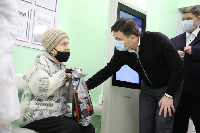 Андрей Воробьев проверил, как проводится вакцинация от коронавируса в Городском округе Подольск