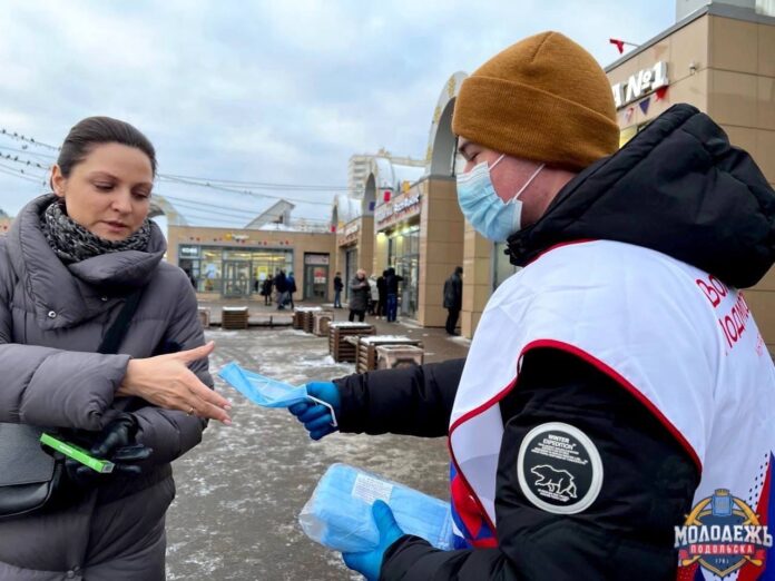 Продолжается мониторинг соблюдения масочного режима в общественных местах волонтерами Большого Подольска