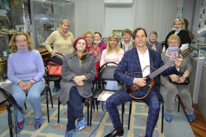 В Климовском музее состоялся концерт Павла Быкова В Климовском музее состоялся концерт Павла Быкова