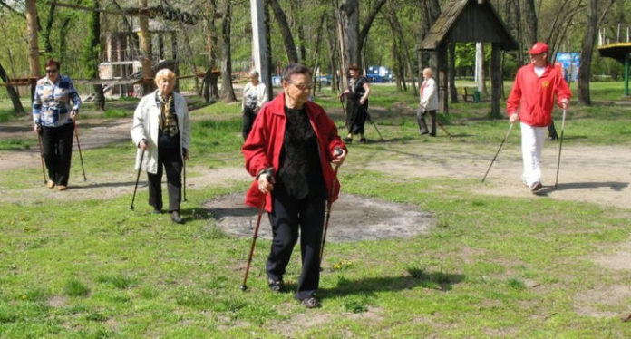 Команда Климовского дома-интерната участвует в межобластном соревновании «Шагаем к долголетию»