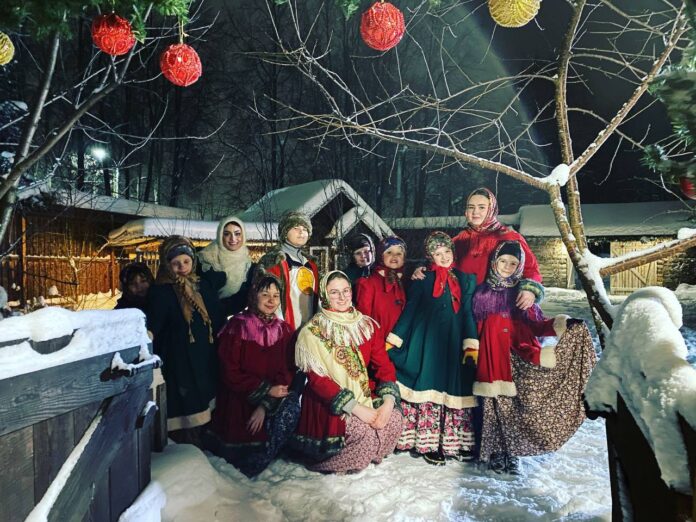 На Первом канале покажут сюжет о святочных гуляньях в “Русском музее обрядов и быта”... На Первом канале покажут сюжет о святочных гуляньях в “Русском музее обрядов и быта”...