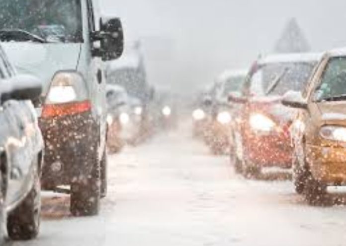 Водителей Большого Подольска призвали к осторожности из-за снегопада и ледяного дождя в предстоящие четверг...