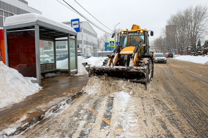 Ежедневно более 1 тысячи кубометров снега вывозится с муниципальных дорог