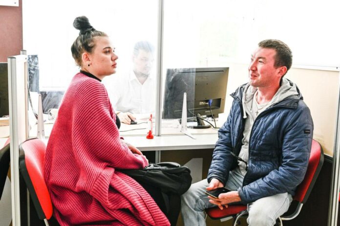 Сегодня МФЦ вновь проходят трансформацию и держат курс на развитие онлайн коммуникаций Сегодня МФЦ вновь проходят трансформацию и держат курс на развитие онлайн коммуникаций