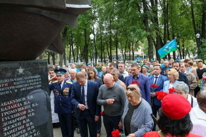 В Подольске почтили память павших бойцов ВДВ В Подольске почтили память павших бойцов ВДВ