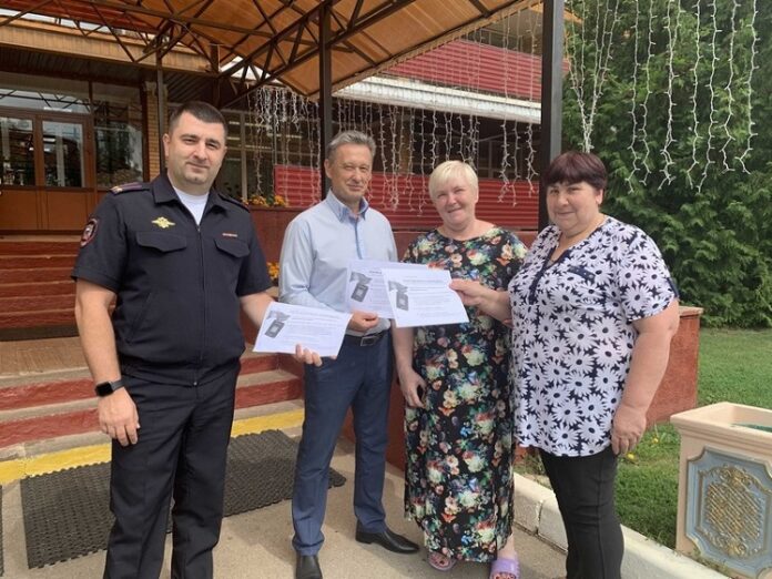 В Подольске полицейские и общественники встретились с гражданами Луганской и Донецкой народных республик в... В Подольске полицейские и общественники встретились с гражданами Луганской и Донецкой народных республик в...