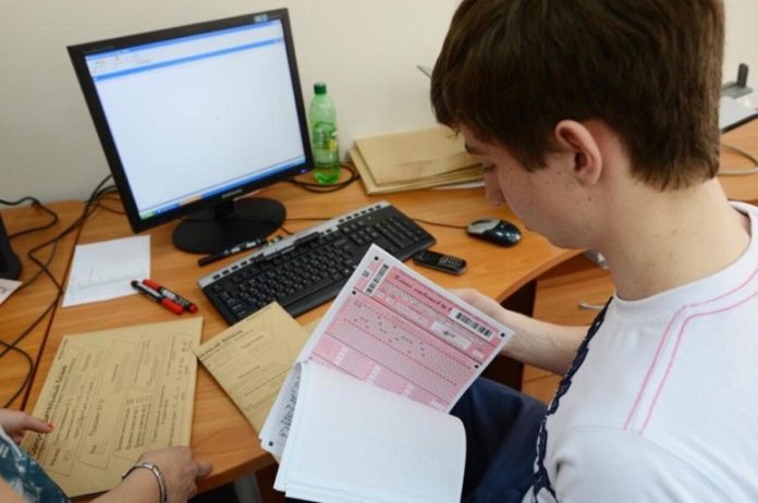 Выпускники Подольска будут сдавать ЕГЭ по информатике  на компьютерах Выпускники Подольска будут сдавать ЕГЭ по информатике  на компьютерах