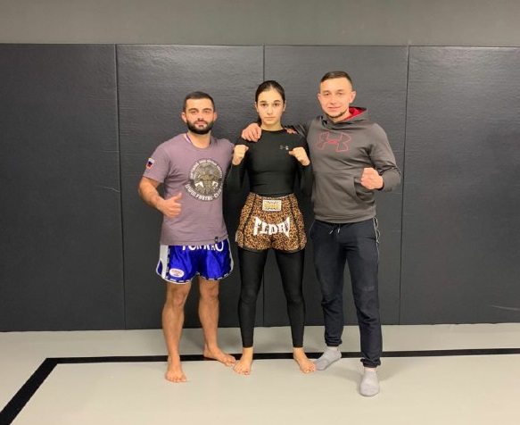 Софию Сураханян и ее тренеров с победой на Чемпионате мира по тайскому боксу поздравил...