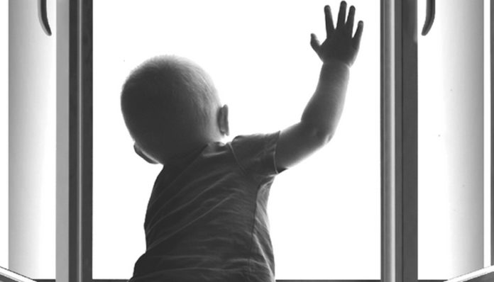 Напоминаем жителям Подольска об опасности открытых окон для детей Напоминаем жителям Подольска об опасности открытых окон для детей