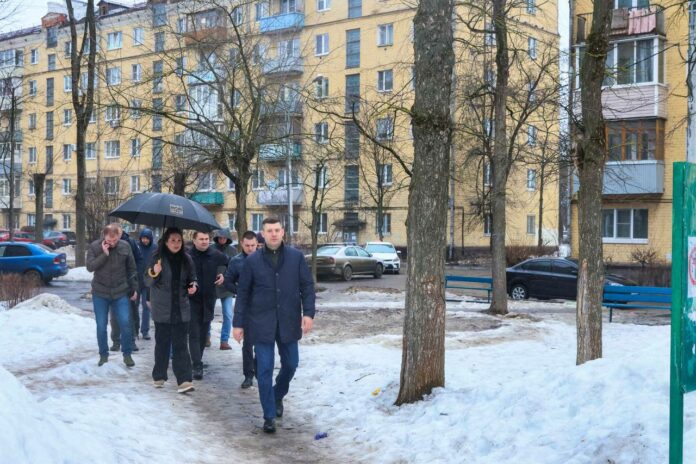 Содержание территорий проверил на Весенней глава Подольска Содержание территорий проверил на Весенней глава Подольска