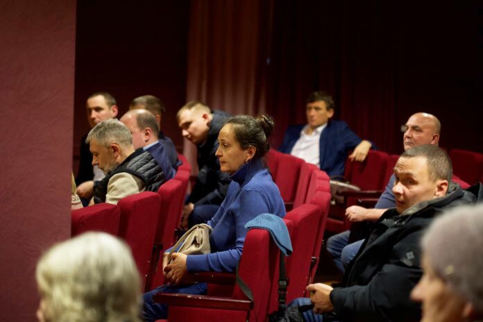 Встреча по вопросам ЖКХ прошла в поселке Кузнечики Встреча по вопросам ЖКХ прошла в поселке Кузнечики