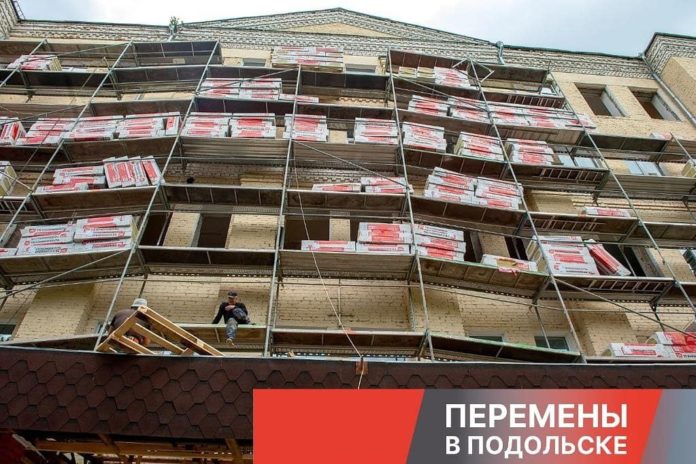 Ход капитального ремонта Климовской школы №5 проверил Николай Пестов