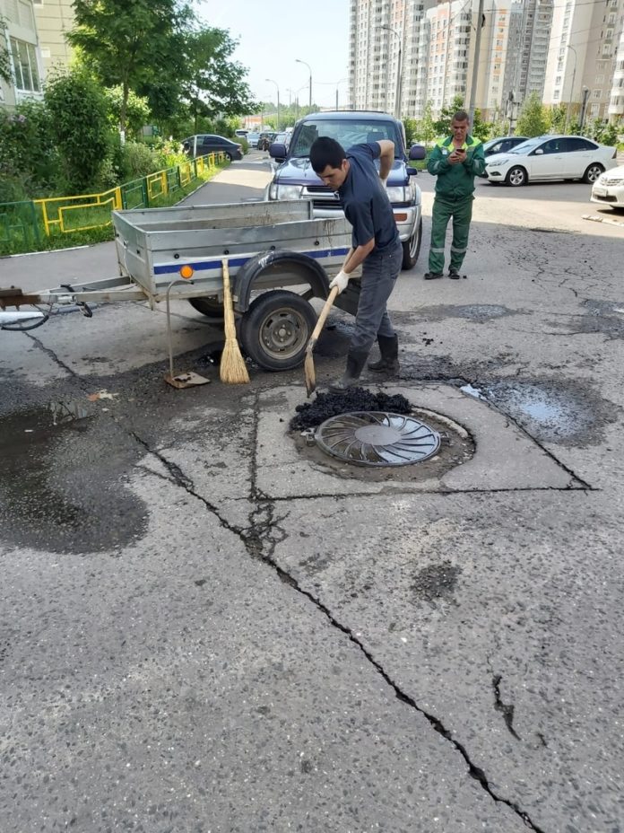 Управляющие компании микрорайона «Кузнечики» ведут плановые работы по благоустройству придомовых территорий