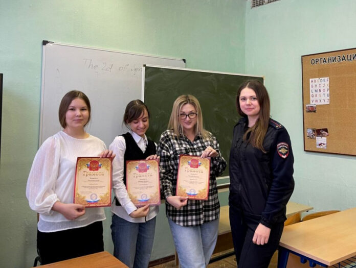 В Подольске полицейские провели конкурс рисунков «Умей сказать НЕТ!» в рамках Всероссийской акции «Дети...