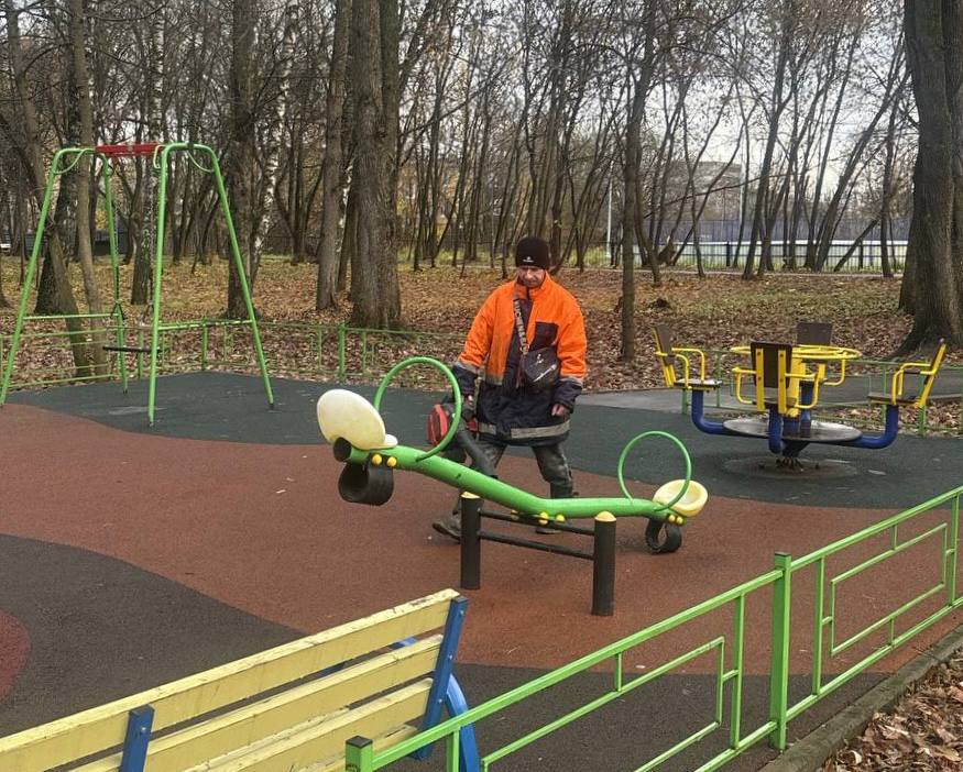 Около 450 работников «УК Подольск» и ПКБ следят за чистотой на улицах Около 450 работников «УК Подольск» и ПКБ следят за чистотой на улицах