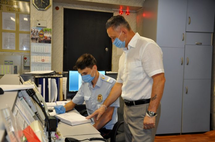 Председатель Общественного совета при УМВД России по Городскому округу Подольск проинспектировал работу Дежурной части Председатель Общественного совета при УМВД России по Городскому округу Подольск проинспектировал работу Дежурной части