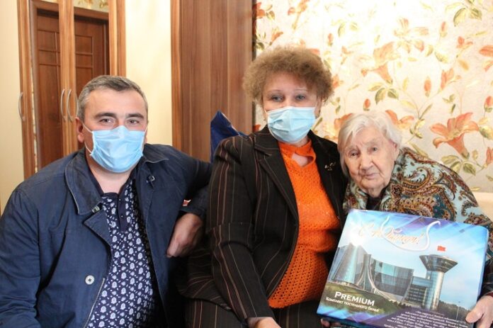 Труженица тыла Мария Михайловна Никитина 13 августа принимала поздравления с 95-летним юбилеем Труженица тыла Мария Михайловна Никитина 13 августа принимала поздравления с 95-летним юбилеем