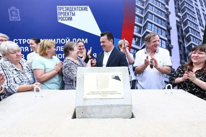 На улице Южный поселок в Климовске губернатор дал старт расселению аварийных домов На улице Южный поселок в Климовске губернатор дал старт расселению аварийных домов