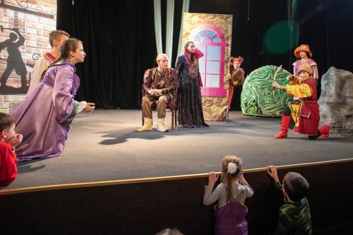 Подольский театральный коллектив «Свеча» приглашает на спектакль «Одолень-трава»