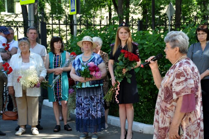 Сотрудники УМВД России по г.о. Подольск и общественники почтили память Героя России Александра Монетова Сотрудники УМВД России по г.о. Подольск и общественники почтили память Героя России Александра Монетова