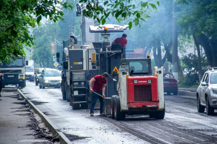 Продолжается ремонт автодороги на улице Рабочей Продолжается ремонт автодороги на улице Рабочей