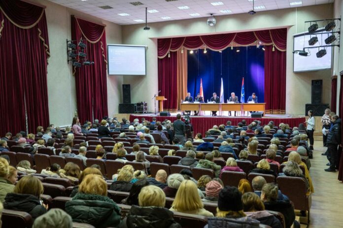 В Климовске администрация Подольска провела отчетную встречу с жителями В Климовске администрация Подольска провела отчетную встречу с жителями