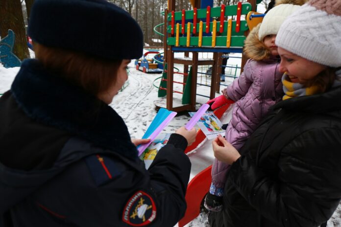 В рамках мероприятия «Зимние каникулы» сотрудники Госавтоинспекции провели акцию «Безопасный двор»