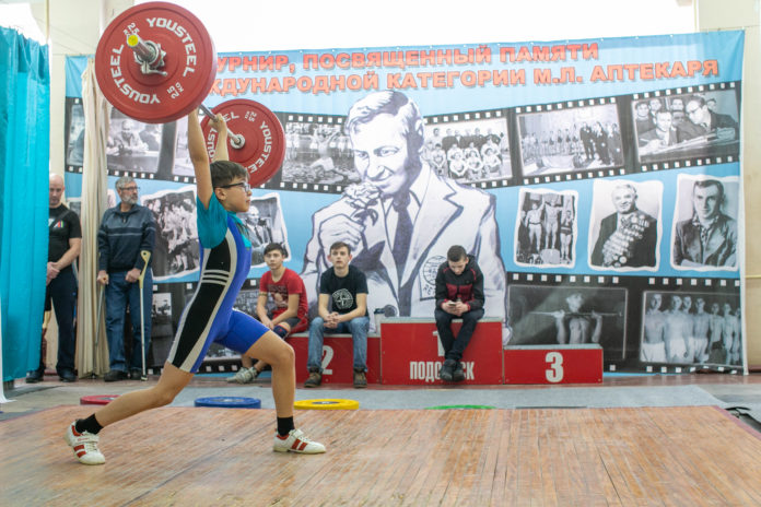 За победу на турнире по тяжелой атлетике в Подольске боролись около 40 спортсменов За победу на турнире по тяжелой атлетике в Подольске боролись около 40 спортсменов