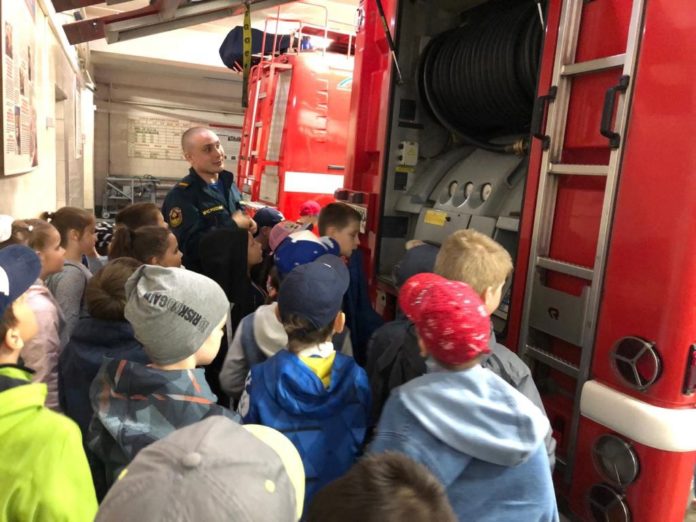 Учащиеся Большого Подольска посетили 7 пожарно-спасательную часть с экскурсией Учащиеся Большого Подольска посетили 7 пожарно-спасательную часть с экскурсией