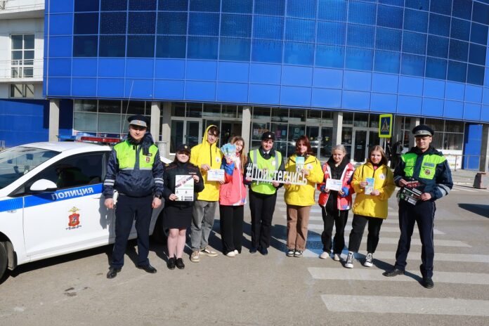 Сотрудники Госавтоинспекции г.о. Подольск совместно с молодежными активистами провели акцию «Пристегнись» Сотрудники Госавтоинспекции г.о. Подольск совместно с молодежными активистами провели акцию «Пристегнись»