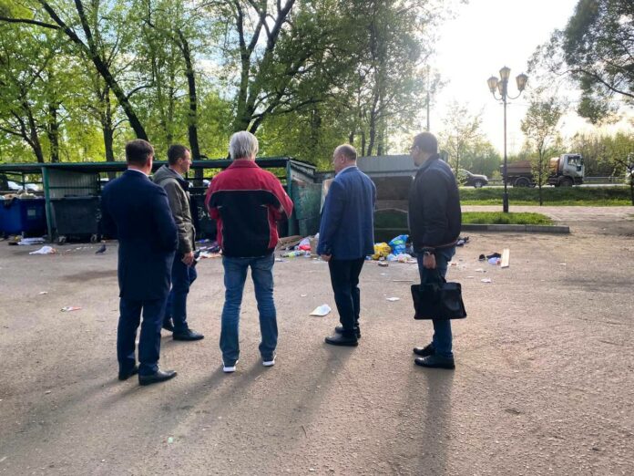 Замглавы Подольска Михаил Степанов провел обход территории на Весенней Замглавы Подольска Михаил Степанов провел обход территории на Весенней