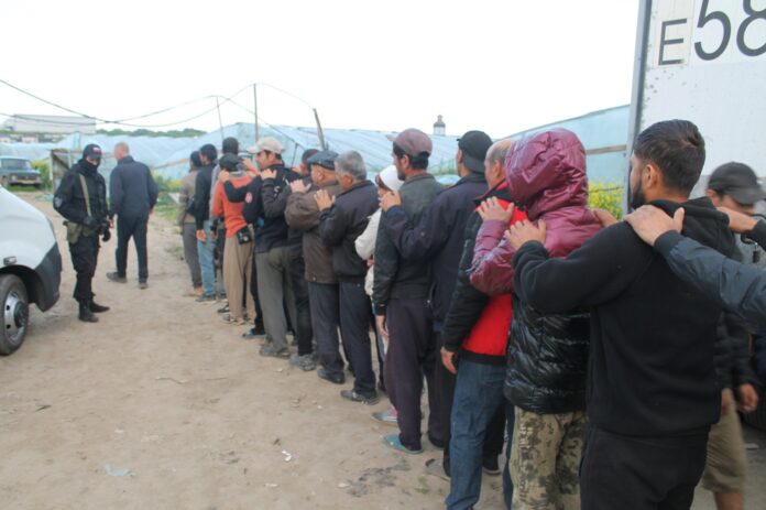 О местах концентрации незаконных мигрантов сообщайте в полицию О местах концентрации незаконных мигрантов сообщайте в полицию