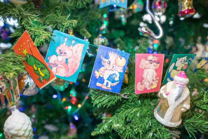 В Подольском краеведческом музее открылась выставка елочных игрушек «Родом из детства» В Подольском краеведческом музее открылась выставка елочных игрушек «Родом из детства»