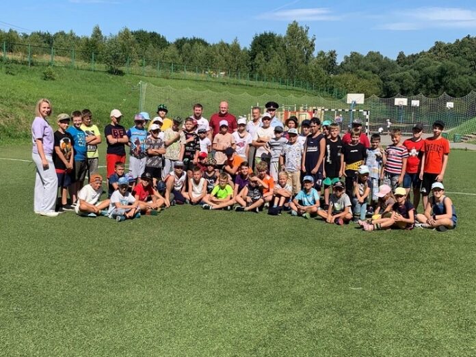 В Подольске полицейские и общественники провели акцию «Зарядка со стражем порядка» В Подольске полицейские и общественники провели акцию «Зарядка со стражем порядка»