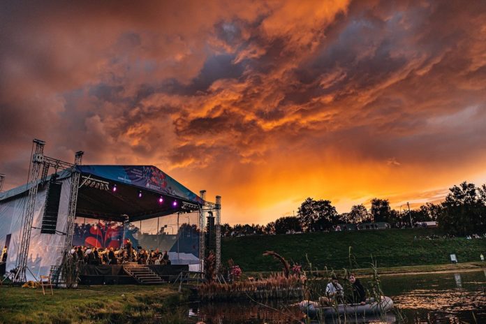 На фестивале Николая Хондзинского «Музыка на воде» выступила подольская оперная певица На фестивале Николая Хондзинского «Музыка на воде» выступила подольская оперная певица