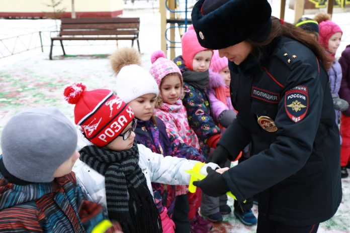 Сотрудники ОГИБДД проводят социально значимые мероприятия по дорожной безопасности