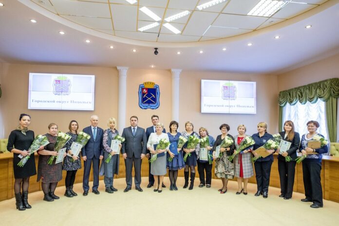 Глава округа Дмитрий Жариков поздравил с профессиональным праздником сотрудников архивов Глава округа Дмитрий Жариков поздравил с профессиональным праздником сотрудников архивов