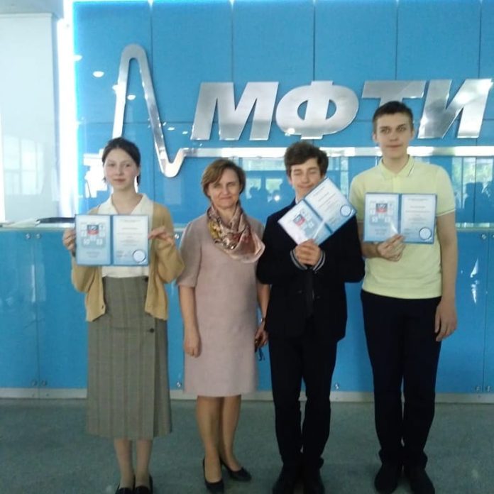 Подольских участников региональных олимпиад наградили дипломами за участие Подольских участников региональных олимпиад наградили дипломами за участие