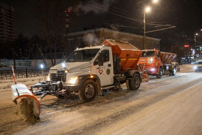 Последствия циклона ликвидируют на улицах Подольска Последствия циклона ликвидируют на улицах Подольска