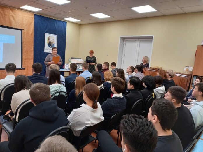 В МЦ «Ровесник» представили программу «Человек есть тайна», посвященную 200-летию со дня рождения Ф.М.... В МЦ «Ровесник» представили программу «Человек есть тайна», посвященную 200-летию со дня рождения Ф.М....