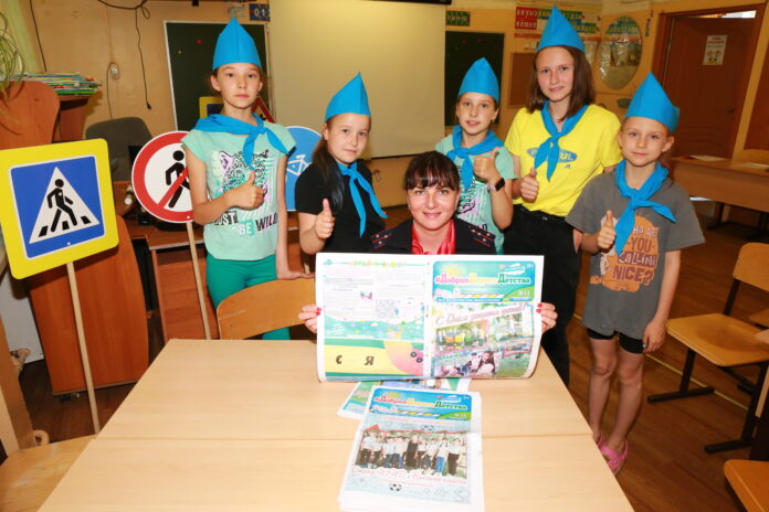 Сотрудники подольской Госавтоинспекции проводят для детей квесты, беседы и викторины по дорожной безопасности. Сотрудники подольской Госавтоинспекции проводят для детей квесты, беседы и викторины по дорожной безопасности.