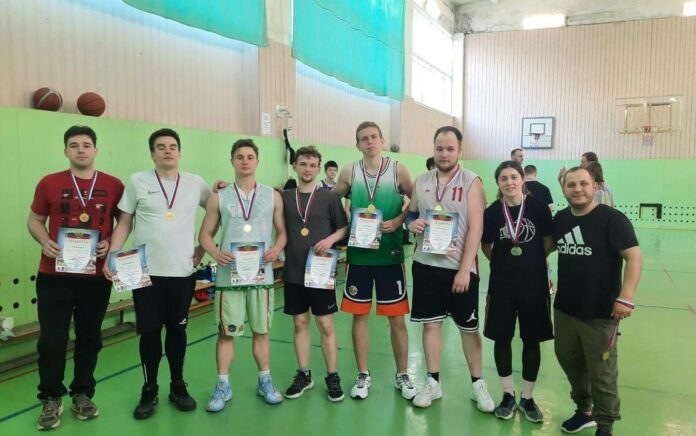Баскетболисты Паркового микрорайона победили в праздничном турнире Баскетболисты Паркового микрорайона победили в праздничном турнире