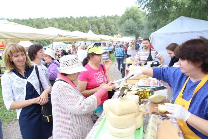 Трапезная улица фестиваля Славянское Подворье богата  на сыры с большой душой Трапезная улица фестиваля Славянское Подворье богата  на сыры с большой душой