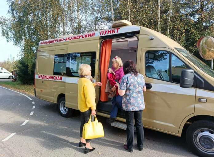 В деревне Агафоново жители прошли медобследование в мобильном ФАПе