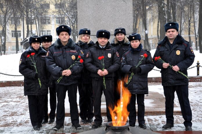 В Подольске полицейские провели памятное мероприятие, посвященное 80-летию снятия блокады Ленинграда В Подольске полицейские провели памятное мероприятие, посвященное 80-летию снятия блокады Ленинграда