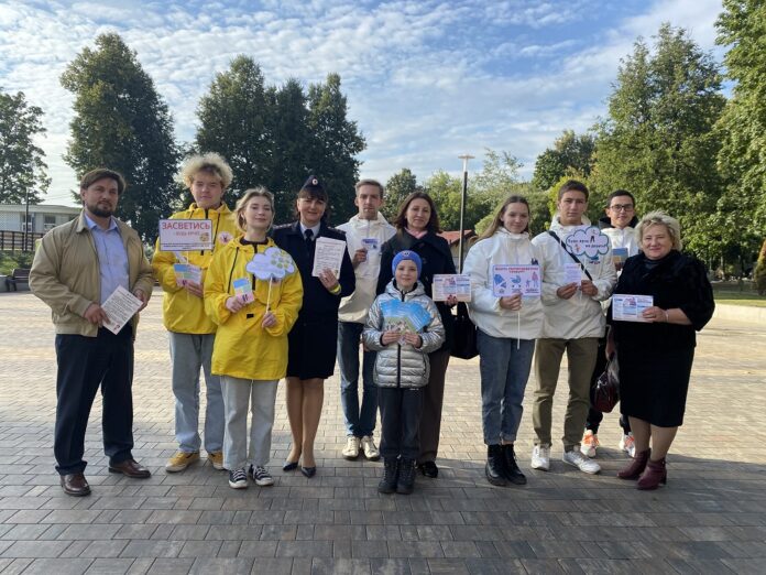 В Подольске  сотрудники Госавтоинспекции провели в городском парке акцию «Засветись! Стань заметнее на дороге!» В Подольске  сотрудники Госавтоинспекции провели в городском парке акцию «Засветись! Стань заметнее на дороге!»