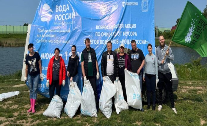 В Подольске 1 июня прошла акция «Вода России» по очистке берега реки Конопельки от... В Подольске 1 июня прошла акция «Вода России» по очистке берега реки Конопельки от...