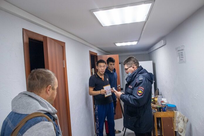 В Подольске прошел профилактический рейд по проверке соблюдения норм миграционного законодательства