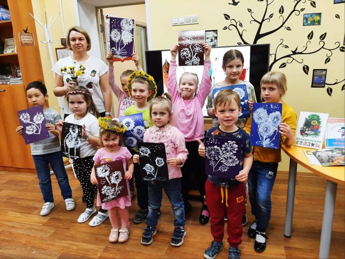 В библиотеке №11 состоялось занятие, посвященное Всемирному дню одуванчика В библиотеке №11 состоялось занятие, посвященное Всемирному дню одуванчика